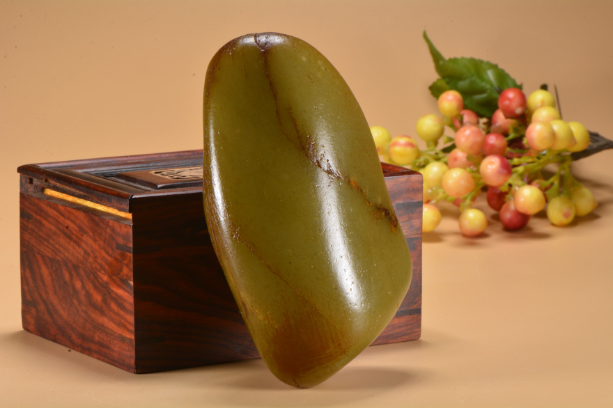 和田玉原石手把件499克 【珍宝世家】