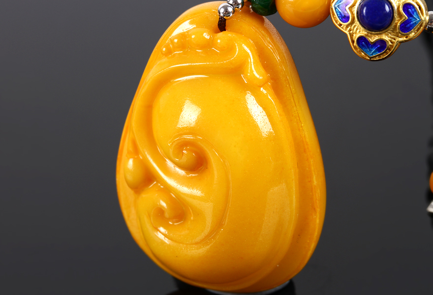 鸡油黄精雕蜜蜡挂件含链25.37克琥珀缘珠宝