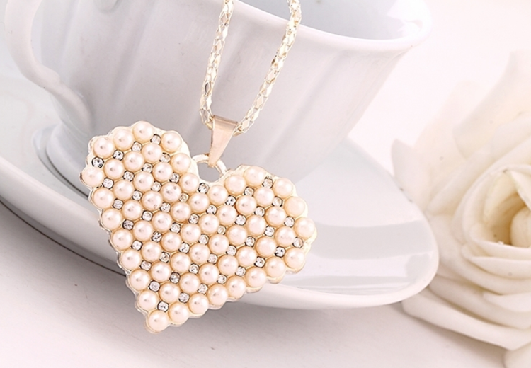 玉见钟情 韩版爱心珍珠甜美百搭衣服配饰女水钻装饰项链挂件