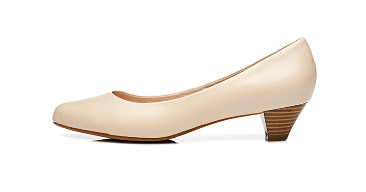 达芙妮/杜拉拉女鞋 低马蹄跟圆头羊皮通勤单鞋1715101903 黑色 36码