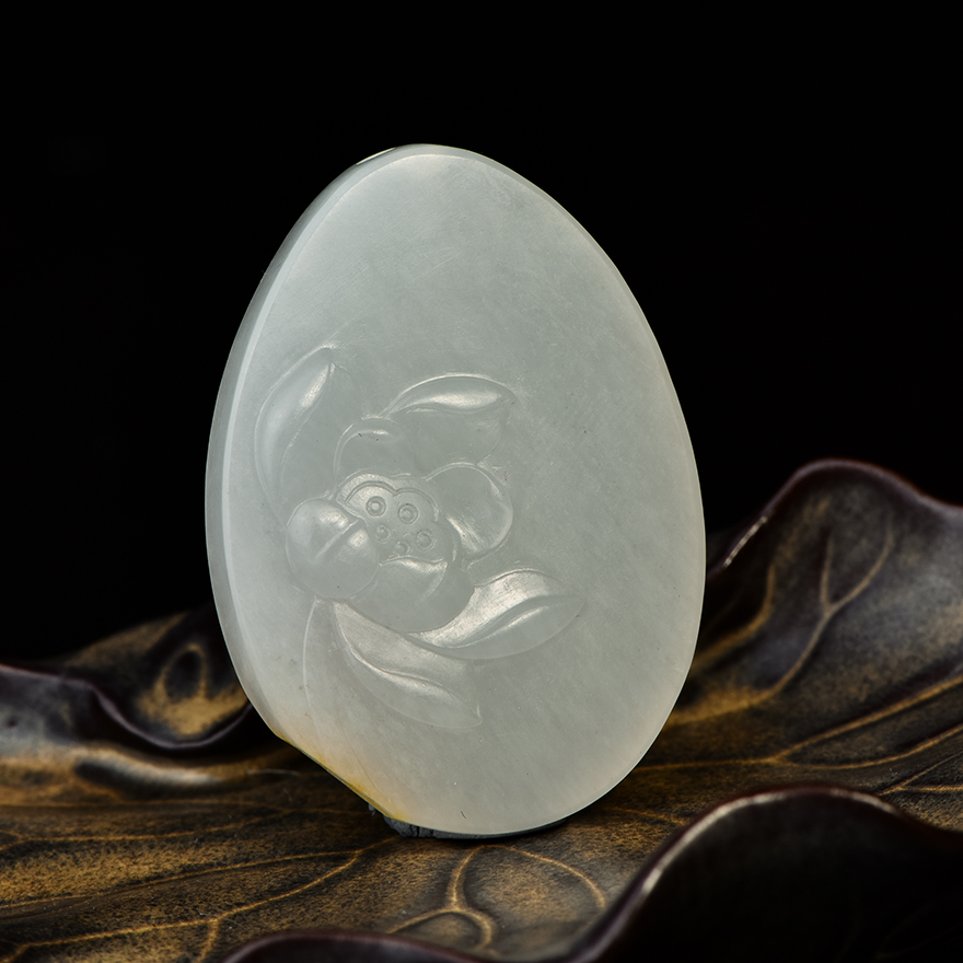 省级玉雕大师邵虎和田籽料《荷花》16.