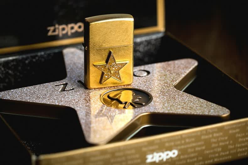 美国原装zippo之宝煤油防风打火机绝版2001年度纪念机好莱坞之星c01