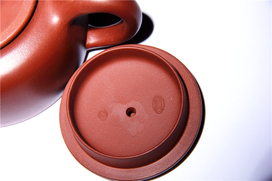 《牛盖莲子》 国家级美术员 青年陶艺家 赵秋萍 210cc