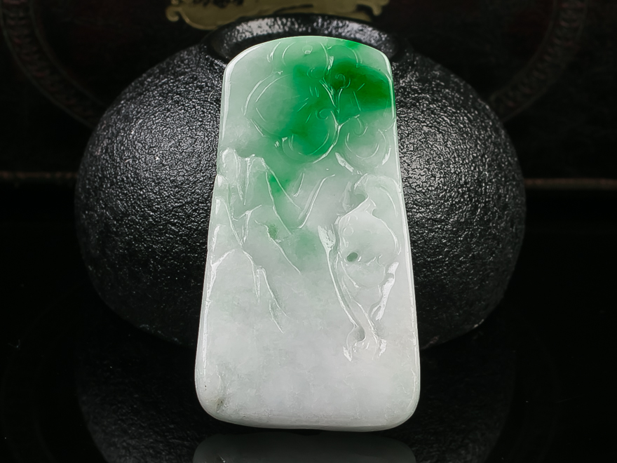 冰芝玉翡翠珠宝白底青山水牌1817g