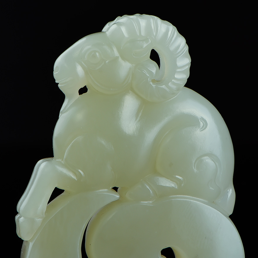 海派玉雕名家何小波和田籽料《羊》42.5g【传世匠心】