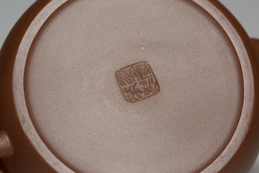 紫砂陶瓷 紫砂 助工 王庆华 《扁韵》