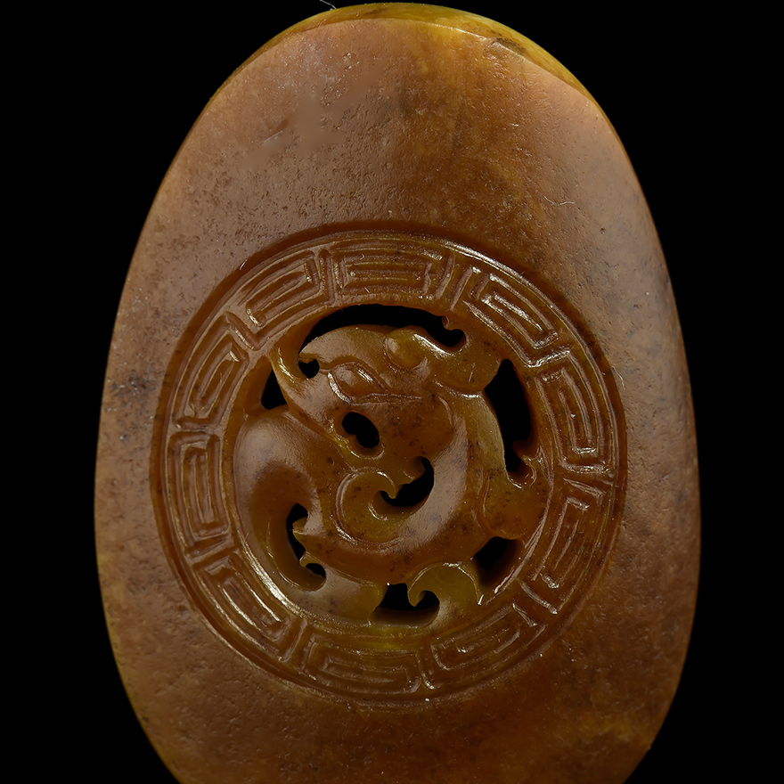 苏工玉雕名家陆卫新疆和田籽料《仿古龙牌》8.2g【传世匠心】