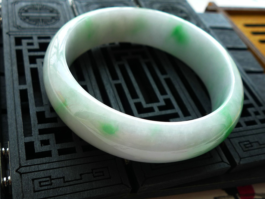 吉利泰 冰糯种阳绿手镯 80.85克