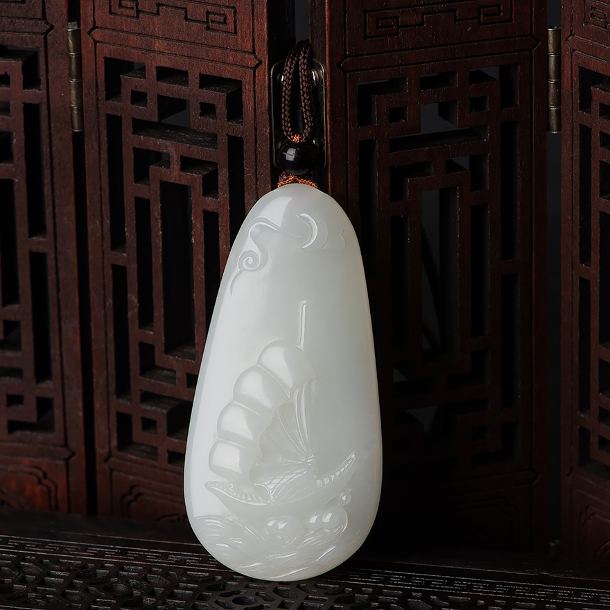 苏工玉雕名家和田玉子料一帆风顺296g含绳苏州玉石文化行业协会