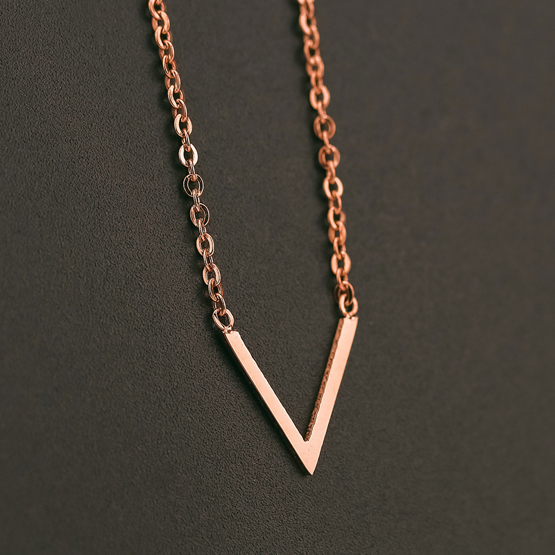 辉梦 韩版v型锁骨链吊坠字母玫瑰金色项链短款