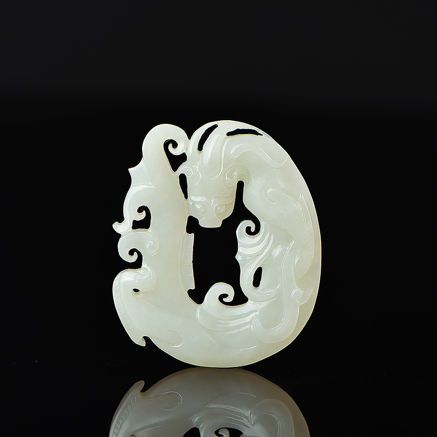 苏工玉雕名家濮董平和田籽料《镂空龙牌》9.5g【传世匠心】