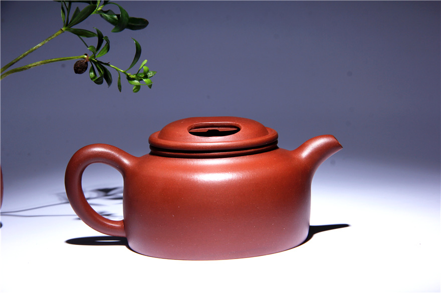 《牛盖莲子》 国家级美术员 青年陶艺家 赵秋萍 210cc