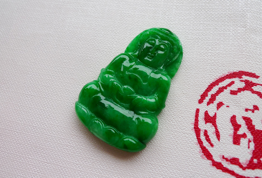 a货翡翠阳绿观音挂件12.28g 扬美福临门