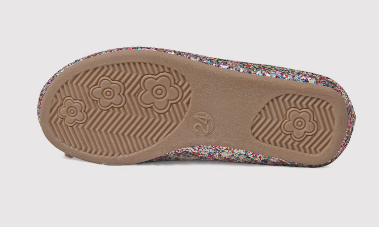 5,全新牛筋花纹鞋底,更防滑耐磨柔软舒适!