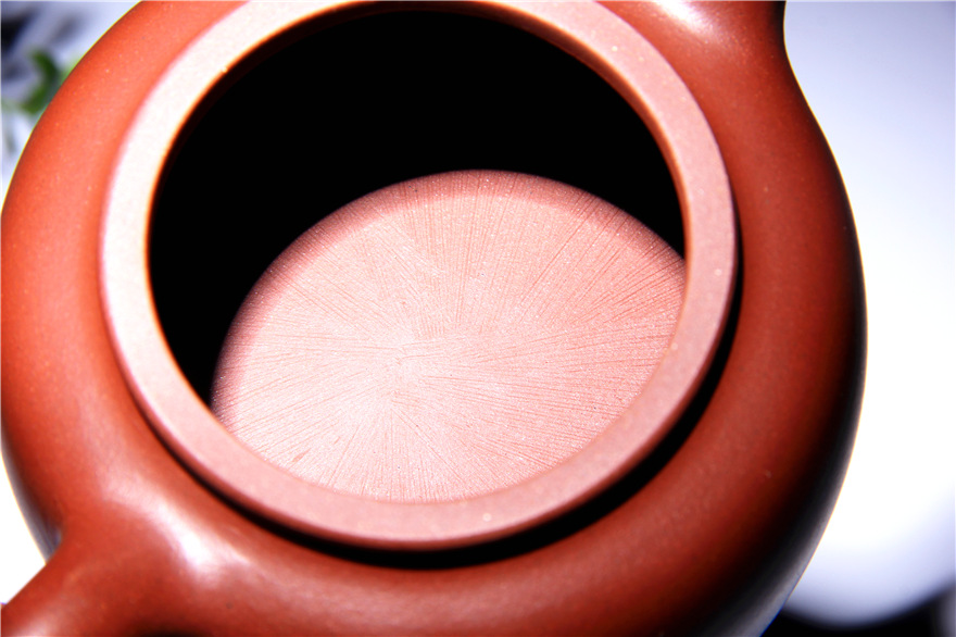 《牛盖莲子》 国家级美术员 青年陶艺家 赵秋萍 210cc