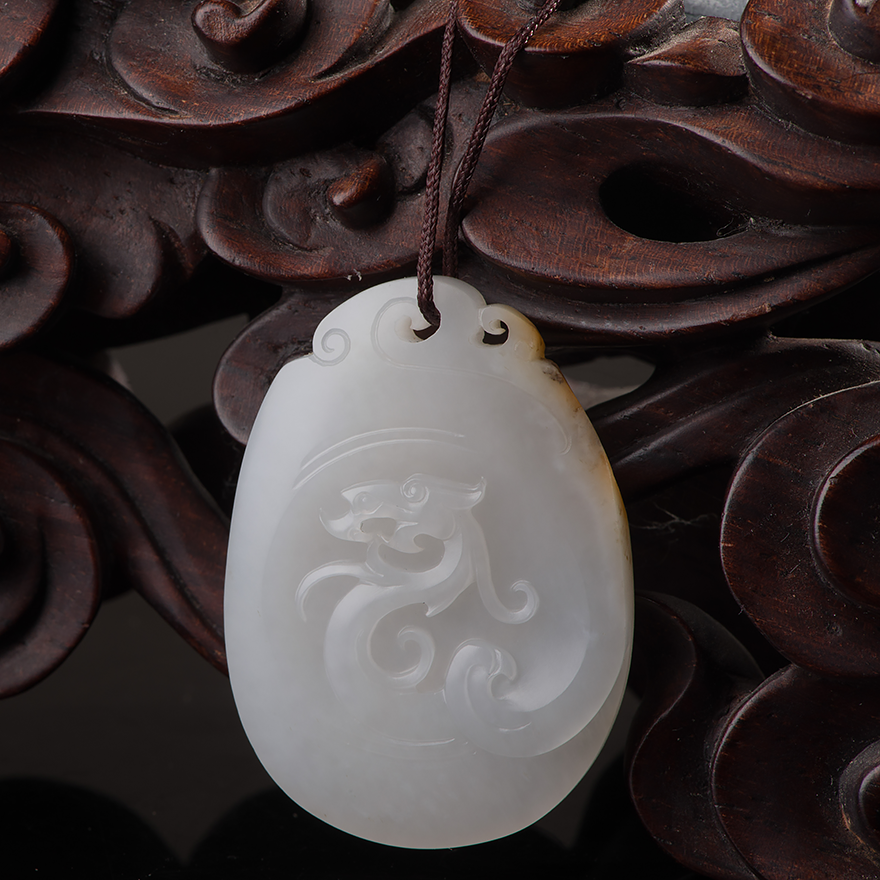 苏工玉雕名家和田玉籽料《仿古龙》11.5g【苏州玉石文化行业协会】