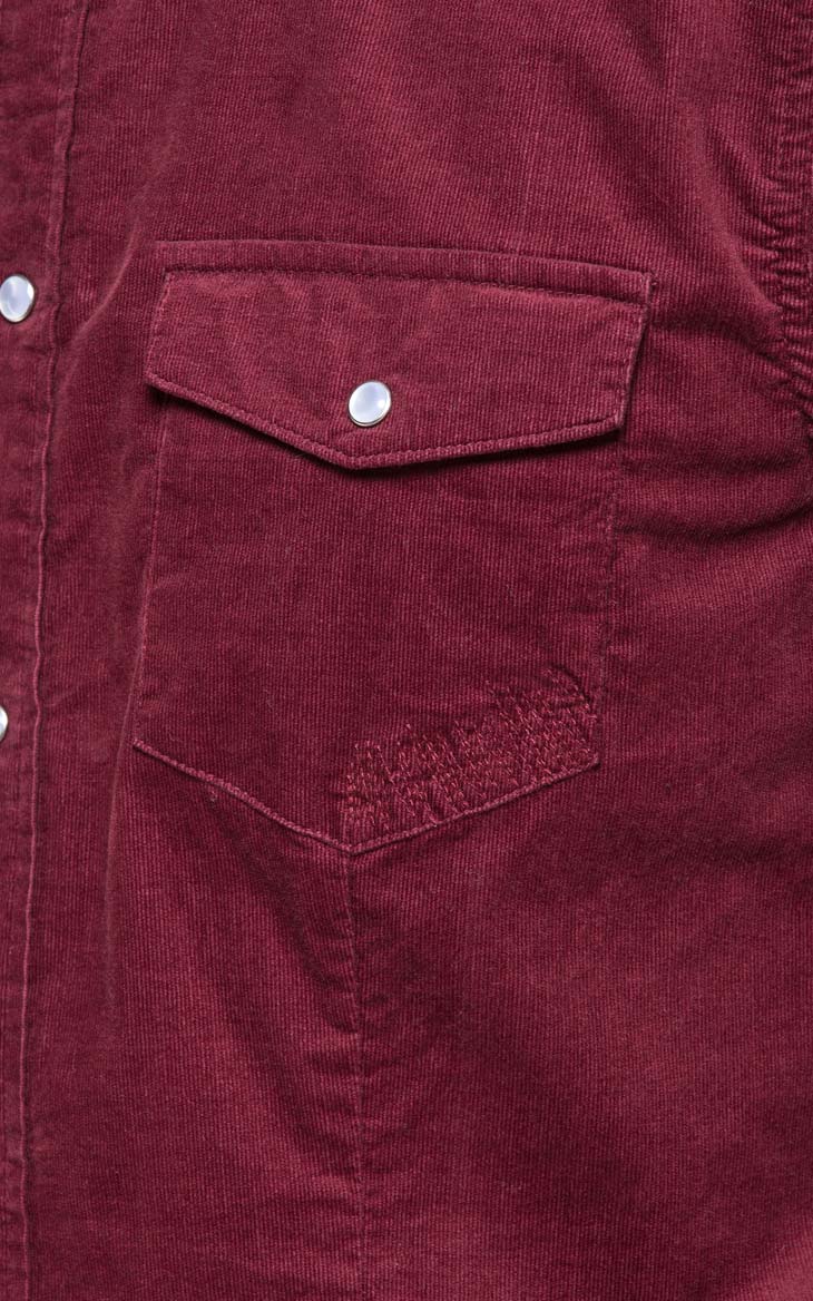 带兜盖胸口贴袋