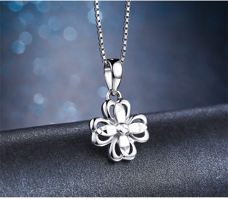 zlf/周六福铂金吊坠女款pt999铂金项链吊坠白金幸运四叶草吊坠 约1.