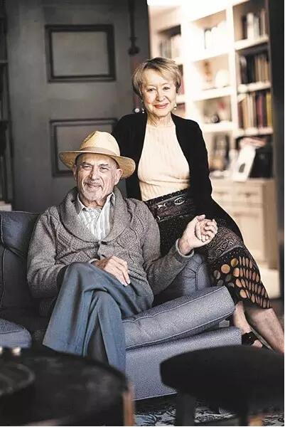 欧文亚隆与他的妻子