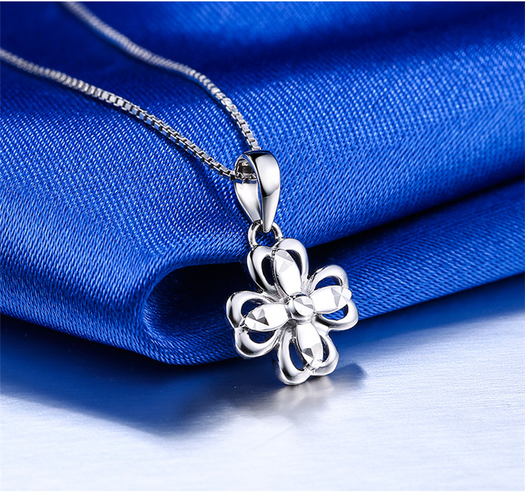 zlf/周六福铂金吊坠女款pt999铂金项链吊坠白金幸运四叶草吊坠 约1.