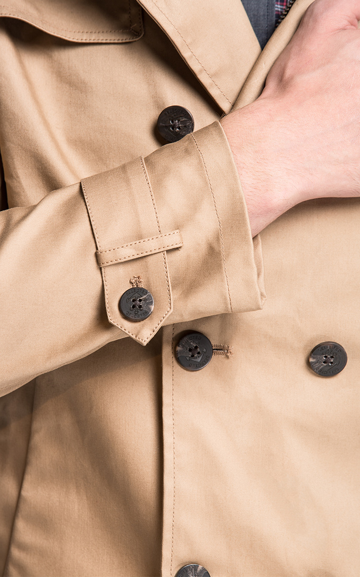 袖口装饰性扣袢设计