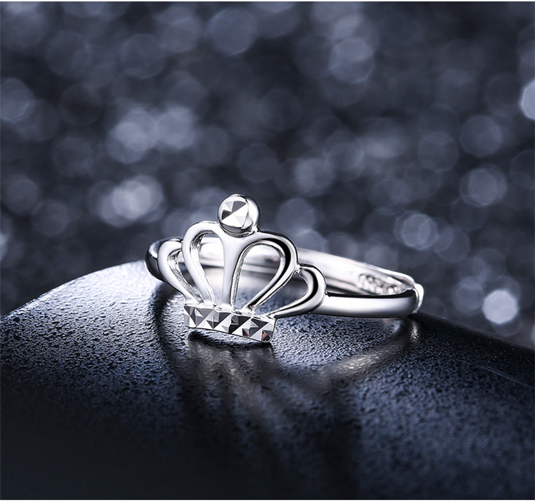 zlf/周六福铂金戒指女款白金戒指pt950铂金皇冠活口戒指约2.40-2.59g