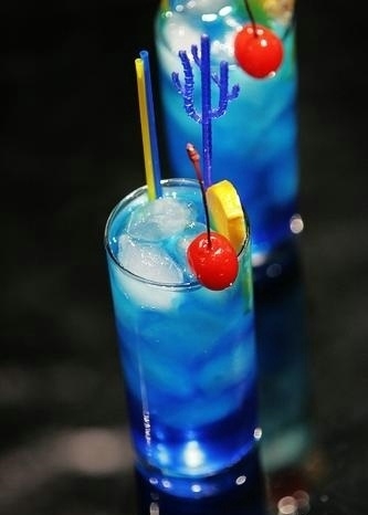 鸡尾酒配方-蓝色夏威夷 blue hawaii