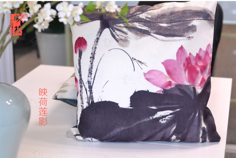 
                                        吉祥家 新中式靠垫抱枕套 映荷 水墨画荷花抱枕 汽车办公室布艺靠背 创意沙发靠枕 家居抱枕 抱枕荷香静漫 45x45cm(不含芯)                
