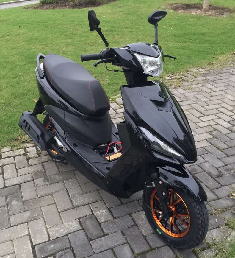 山哥鬼火战速八代125cc鬼火踏板摩托车可上牌踏板车燃油踏板车街车