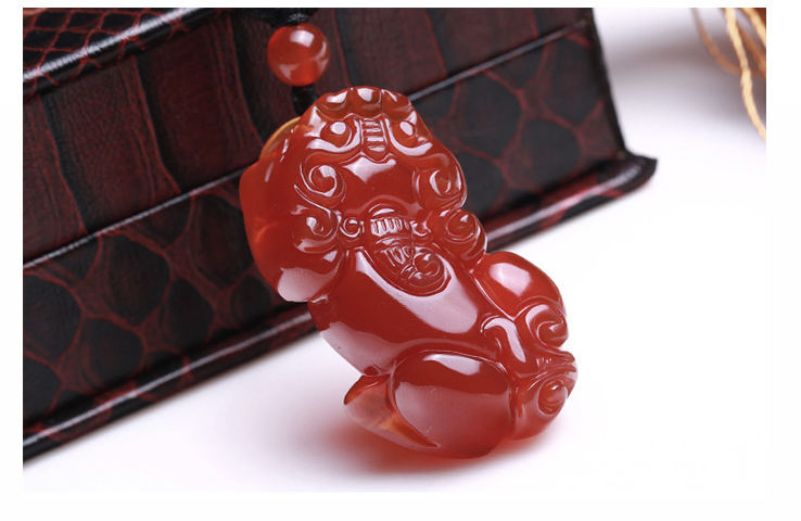 天然水晶红玛瑙貔貅吊坠本命年男士项链女生项链 情侣饰品新款 红色女