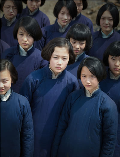 本书的作者系《金陵十三钗》剧组各个工种的工作人员共91位,既包括