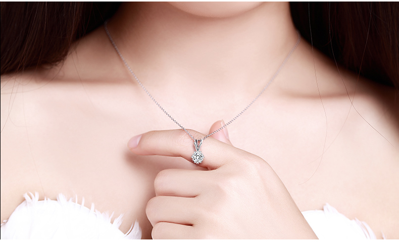 珂兰钻石吊坠白18k金钻石吊坠女显钻闪耀项坠星光礼物精选t 白18k金30