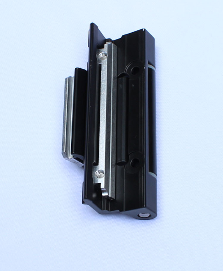 (roto门合页分为上中下合页,上下合页根据受力方向设计而成)