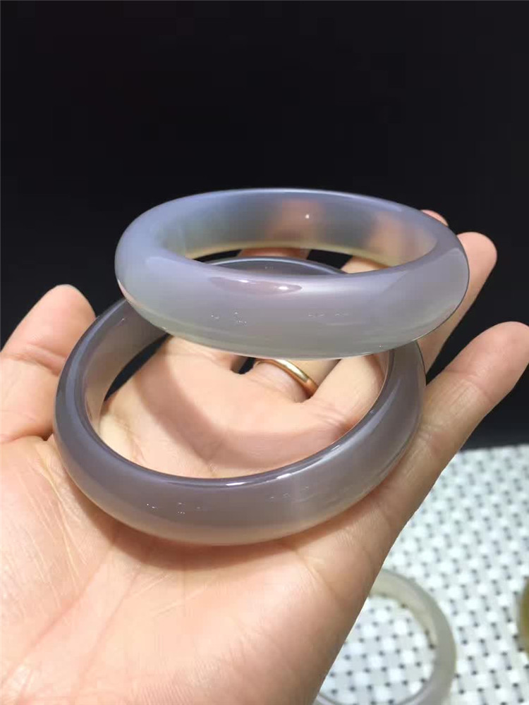 至翠斋 烟紫玉髓手镯_ 5折现价369元