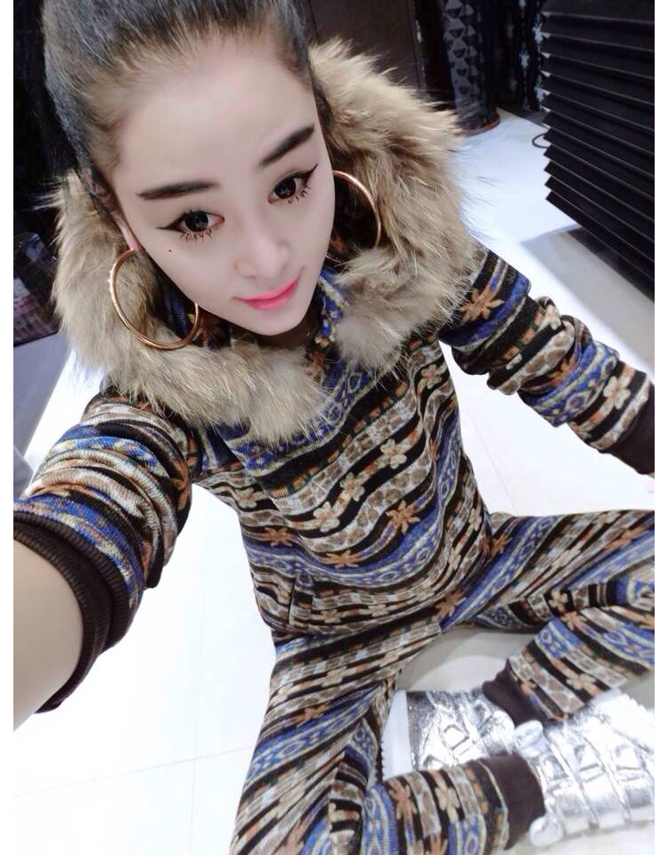 意丽娜 2016秋冬装新款狐狸毛毛领时尚女装毛线抓毛加厚保暖彩色横条休闲套装无货8233 蓝色 均码