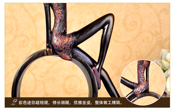 
                                        翻旧事 创意家居工艺品 客厅时尚古典看书少女树脂摆件装饰品婚庆礼品 抚姿少女                