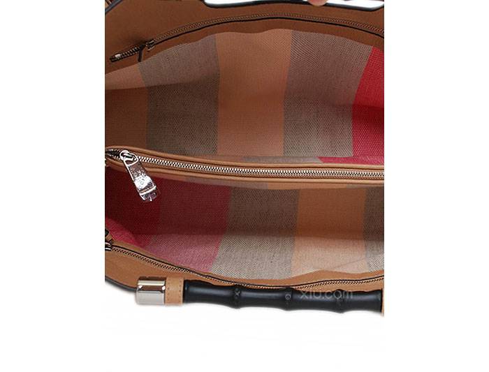 品牌官方货号:370829 a7m0n 2754 camelia  开袋方式:搭扣  图案样式