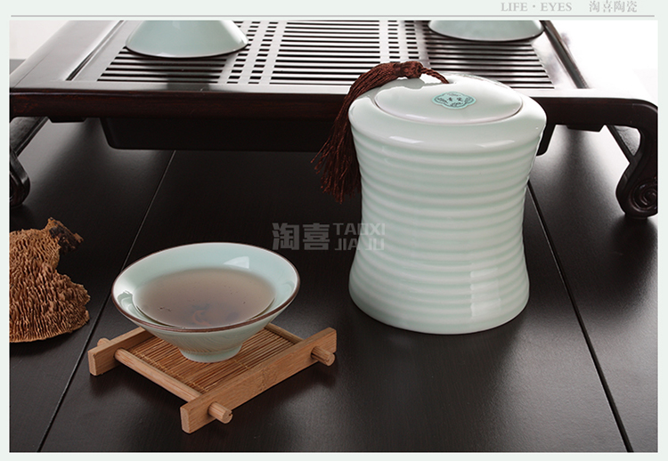 
                                        LIFEEYES茶叶包装礼盒茶叶桶陶瓷普洱茶罐密封大号青瓷茶叶罐 浮雕荷韵                