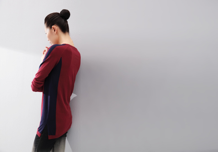 初语新款 宽松简约显瘦中长款撞色套头毛衣女8440423153 暗红 L