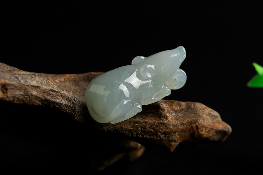 玉雕大师仵云朝工作室作品翡翠《生肖鼠》8.00g 八方玉佑