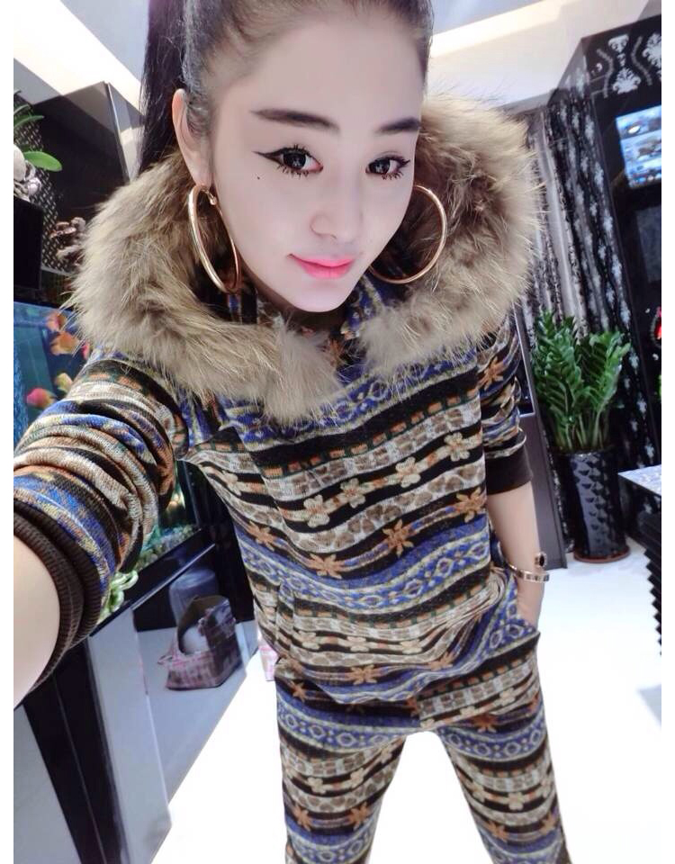 意丽娜 2016秋冬装新款狐狸毛毛领时尚女装毛线抓毛加厚保暖彩色横条休闲套装无货8233 蓝色 均码