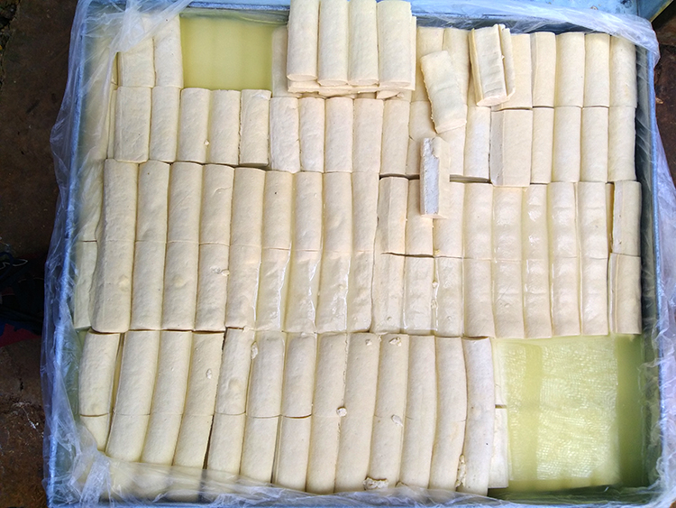 云南特产石屏豆腐 小金条包浆豆腐 臭豆腐 长条小豆腐 建水烧豆腐