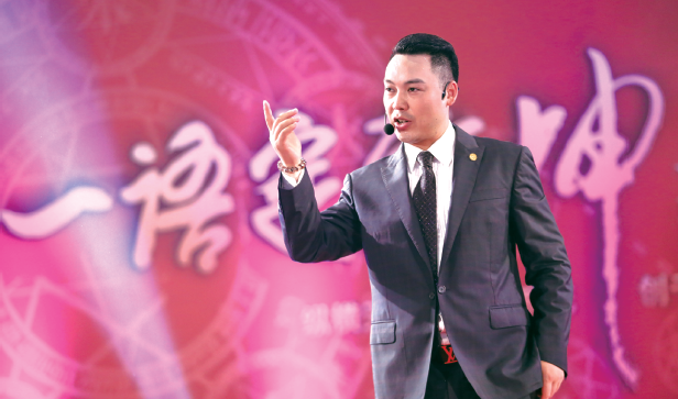 五元到亿万身家  纳兰泽芸,籍贯安徽池州,现居上海,机关单位工作人员