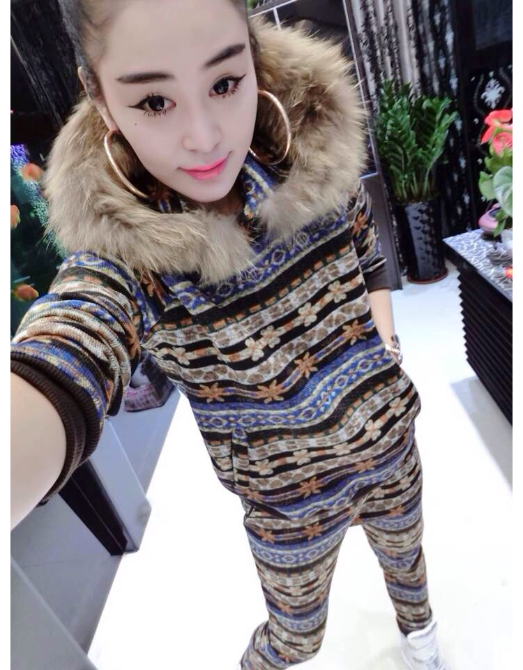 意丽娜 2016秋冬装新款狐狸毛毛领时尚女装毛线抓毛加厚保暖彩色横条休闲套装无货8233 蓝色 均码