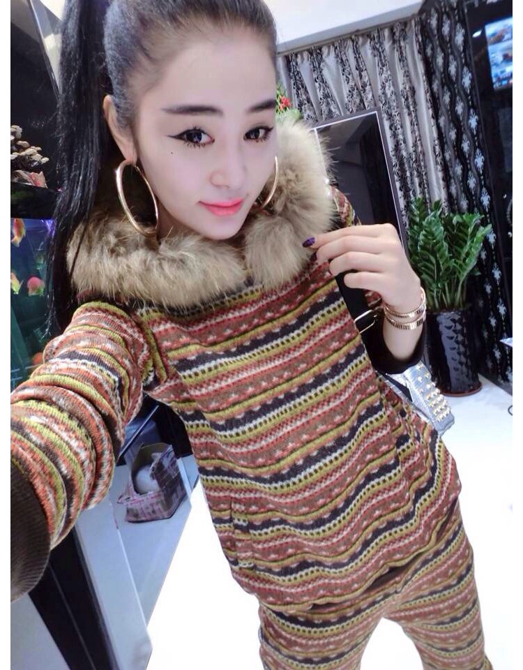 意丽娜 2016秋冬装新款狐狸毛毛领时尚女装毛线抓毛加厚保暖彩色横条休闲套装无货8233 蓝色 均码