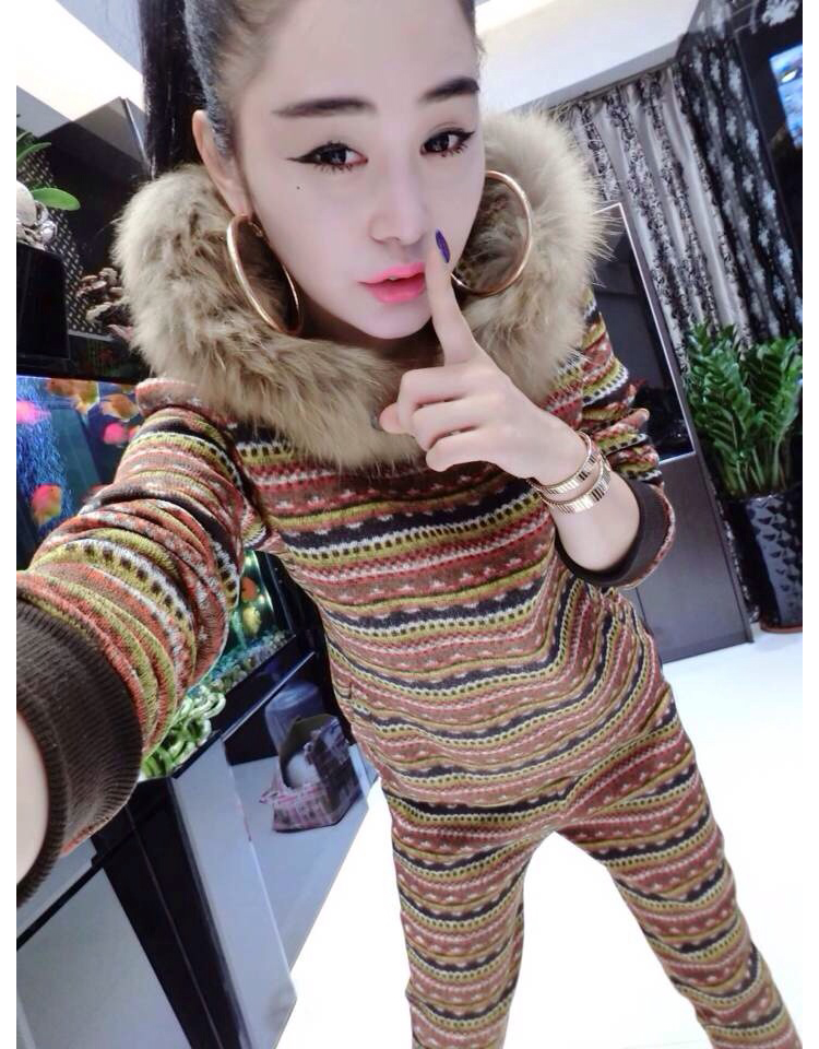 意丽娜 2016秋冬装新款狐狸毛毛领时尚女装毛线抓毛加厚保暖彩色横条休闲套装无货8233 蓝色 均码
