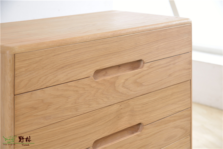 ▼斗柜的抽屉面板为纯实木,抽屉的侧板和底板为泡桐板