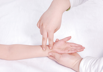 张素芳,当代中国著名小儿推拿专家,主任医师,教授.