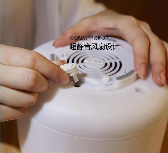 
                                        芳香乐 香薰机加湿器 插电香薰灯 精油灯 超静音办公室空气加湿器 500毫升暖光单机送1支精油                