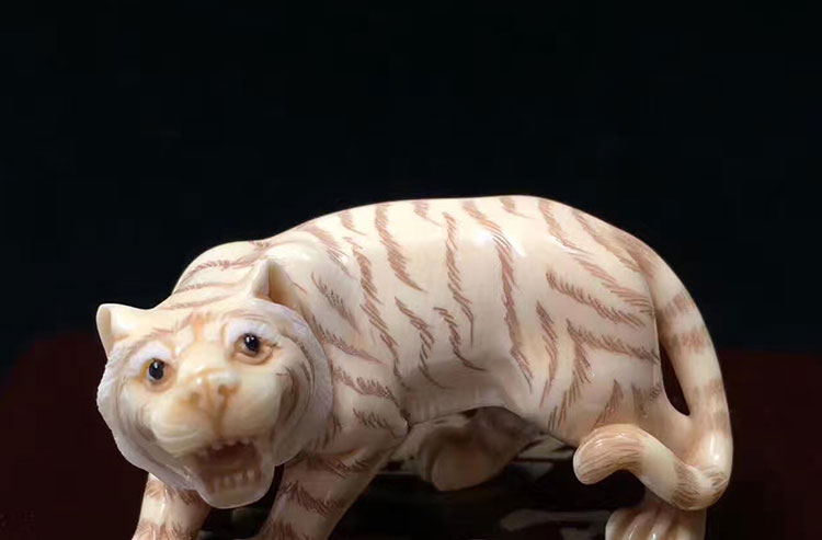 蒙特雅宝 猛犸象牙摆件 天然猛犸象牙彩绘雕刻回头虎小摆件手玩件 附